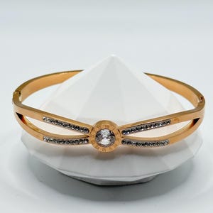 18K Gold-Plated Stainless Steel Cubic Zirconia Bangle Bracelet – Elegant Women’s Jewelry