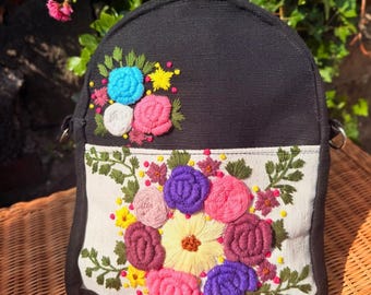 Mochila Floral Bordada à Mão: Mochila de Viagem Boho