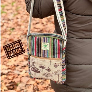 Sac à bandoulière fait main en chanvre avec impression de champignons | Sac à bandoulière respectueux de l'environnement Boho Festival | Sac à main de voyage unisexe équitable | Livraison gratuite au Royaume-Uni