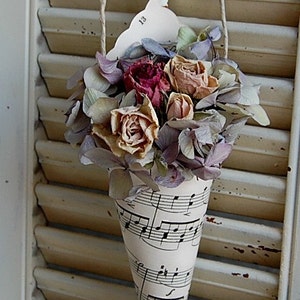 Vintage Hymnal Sheet Music Cone with Dried Roses / Dried flower / image 3