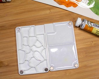 Portable Watercolor Palette Pebbles with 17 wells, Magnets, and Clip | Gift for watercolor artist | 3D Printed with Unique Grid Design