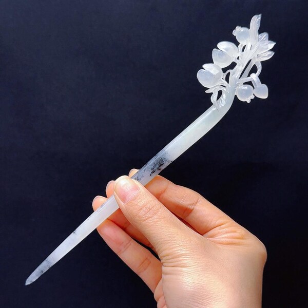 スズランの蝶のヘアピン | 認定天然秀翡翠 | スズランのヘアスティック | 彼女へのギフト | ナチュラルな淡いグリーン