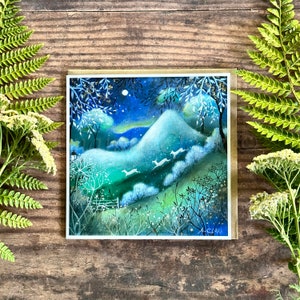 Carte de voeux intitulée « Valley of Moonlight » par Amanda Clark - carte de conte de fées, carte d'art fantaisiste, carte de voeux écologique, carte d'art de cerf