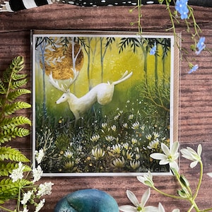 Grußkarte mit dem Titel ""Golden Light of Dawn"" von Amanda Clark - Märchen Karte, wunderliche Kunst Karte, Öko Grußkarte, Hirsch Kunst Karte."