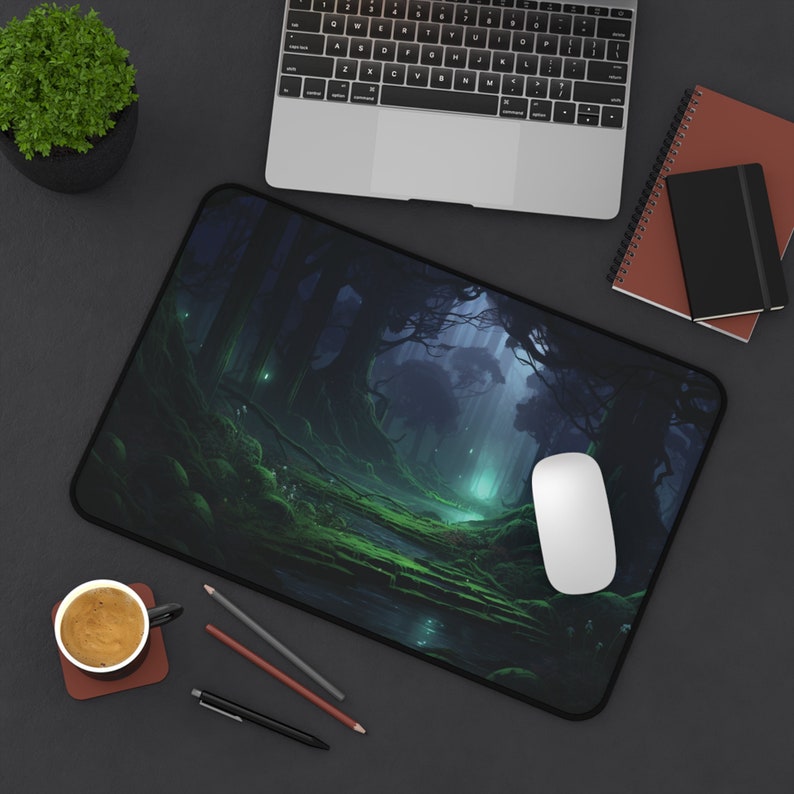 Verzauberte Wald Schreibtischunterlage, dunkles Waldland Mousepad, Feengarten, Gothic Schreibtischunterlage, dunkelgrüne ästhetische Mausunterlage, Witchy Schreibtischunterlage, wunderlich Bild 3