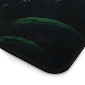 Verzauberte Wald Schreibtischunterlage, dunkles Waldland Mousepad, Feengarten, Gothic Schreibtischunterlage, dunkelgrüne ästhetische Mausunterlage, Witchy Schreibtischunterlage, wunderlich Bild 9