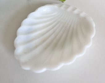 Vintage Milk Glass Shell Shaped Soap Dish -  White Glass Scalloped Shell Trinket Dish, Jewelry Holder, Nautical Ocean Decor