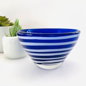 Vintage Kobalt Blau Candy Dish - Blaue und weiße Streifen Glasschüssel - Glasschüssel, Herzstück, Catch-all-Dish - Skandinavisches Design Glas