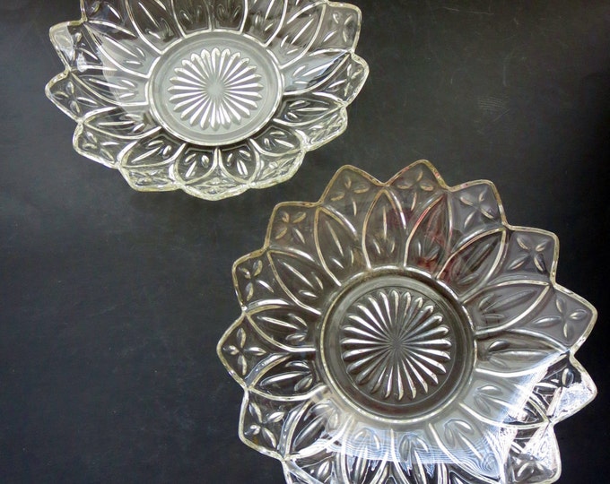 Vintage Flower Shaped Glass Bowl Federal Glass Petal Flower Glass