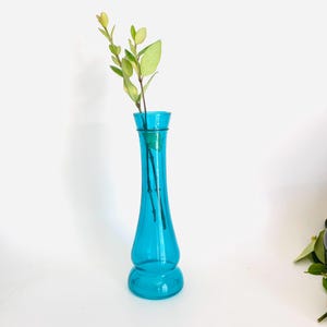 Vintage Aqua Turquoise Glass Bud Vase -  Teal Glass Single Stem Bud Vase - Vintage Turquoise Glass Bud Vase - Coastal Decor