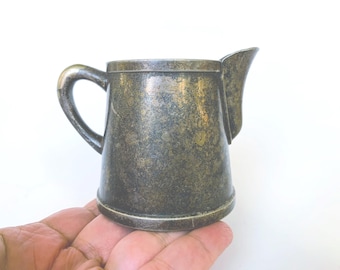 Jarra de leche vintage de metal envejecido - Alpaca brillante desgastada Grand Silver Co - Jarra pequeña deslustrada