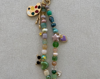 Handmade Artist-Inspired Beaded Keychain with Paint Palette Charm – Perfect Gift for Art Lovers and Creatives