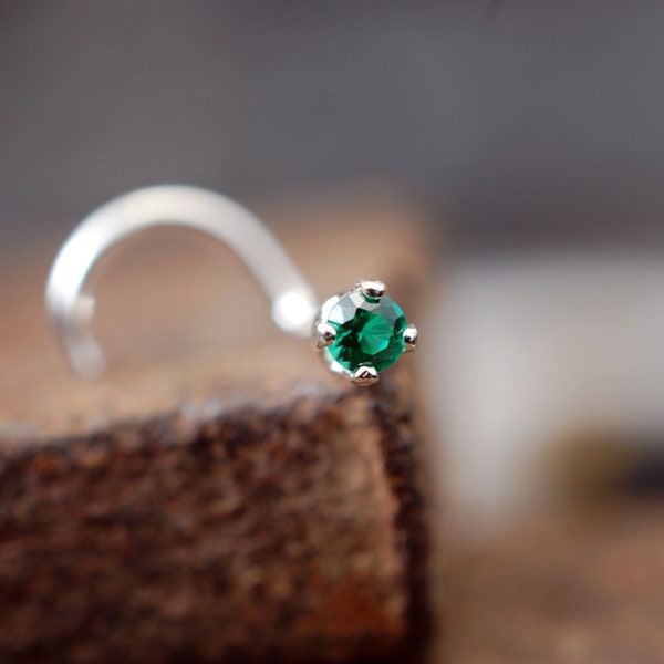 2mm Nose Stud - Emerald in Sterling Silver