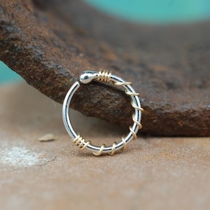 Anello al naso in argento sterling fatto a mano con avvolgimento in filo d&#39;oro