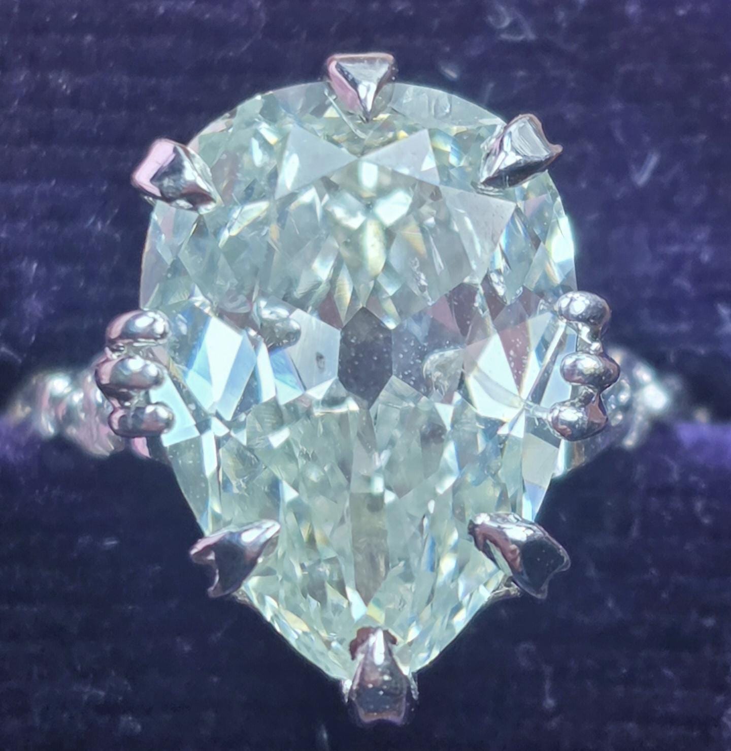 5.01カラットのペアシェイプ、オールドマインカットのダイヤモンド