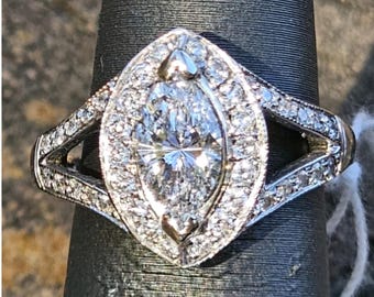Anillo de compromiso vintage con marquesa de diamantes