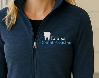 Chaqueta polar bordada personalizada para dentista: nombre personalizado, diseño de diente, cremallera completa, ropa de trabajo, uniforme profesional para higienistas dentales.