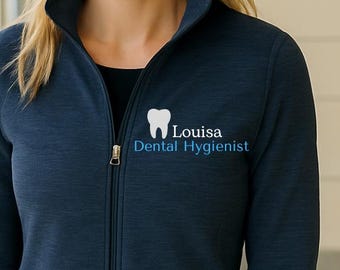 Chaqueta polar bordada personalizada para higienista dental: nombre personalizado, diseño de diente, cremallera completa, uniforme de dentista profesional.