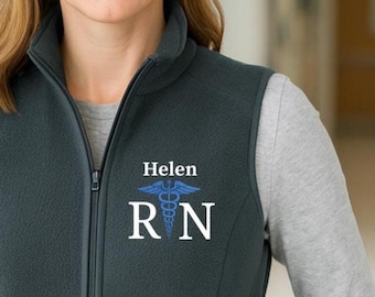 Personlig fleeceväst för sjuksköterskor - Broderad sjuksköterska - Anpassad medicinsk väst