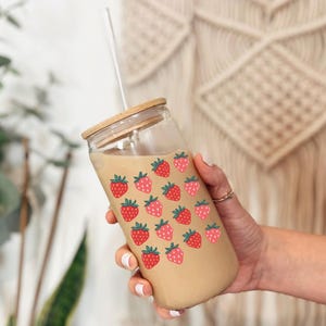 Strawberry Glass Tumbler, Fruit Glass Tumbler, Cute Iced Coffee Cup with Lid, Gift for Her, Cottagecore Glass Cup, Strawberry Glass cup