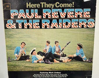 Paul Revere & The Raiders Featuring Mark Lindsay – Here They Come! (Vinyl)