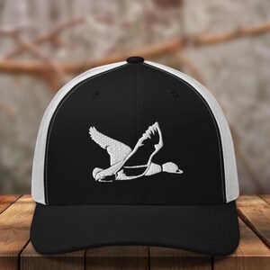 Embroidered Duck Hunting Hat, duck hunting gift, duck hunting trucker hat, hunting hats for men, duck hunter gift, waterfowl hunting hat