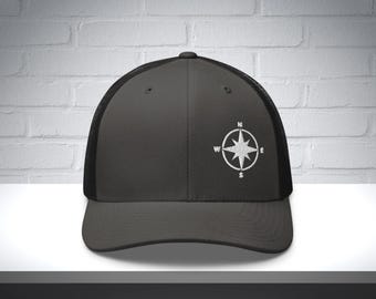 Broderad kompasstruckerhatt, vandringshatt, vandringstruckerhatt, herrvandringshatt, vandringspappahatt, bergshatt, campinghatt, äventyrshatt