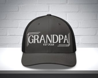 Broderad morfar Est-hatt, ny morfarspresent, personlig present till morfar, fars dag-present, present till morfar, personlig fars dag-hatt