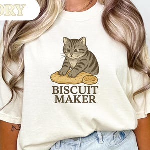 Comfort Colors Cat Biscuit Maker Shirt Funny Cat Kneading Tee Kitty Lover Gift Cute Bakery Graphic Retro Cat Shirt Gift for Cat Mom or Baker