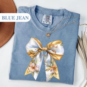 Kokette Blumen Bogen Comfort Colors® Shirt Niedliches Vintage Bogen T-Shirt Pastell Grafik T-Shirt für Frauen Girly Cottagecore Ästhetik Geschenk für Sie