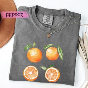 T-shirt citrusoranje, retro fruitshirt, vintage stijl comfort kleuren T-shirt, natuur grafische zomertop, zacht esthetisch cadeau voor haar, fijnproever