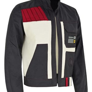 Peut inclure: Veste noire avec col montant et fermeture éclair. La veste présente des empiècements blancs et rouges sur la poitrine et les manches, avec une petite poche et un panneau décoratif sur le devant. Coupe ajustée.