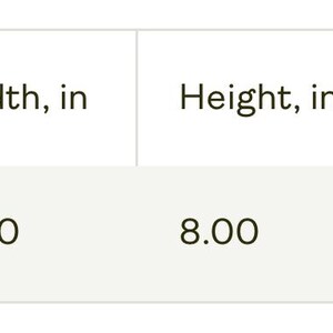 K&ouml;nnte beinhalten: Wei&szlig;er Hintergrund mit schwarzem Text. Der Text enth&auml;lt die W&ouml;rter "Width, in", "Height, in" und "Depth, in". Darunter die Ma&szlig;e: 9" x 8", 9.00, 8.00 und 0.06.