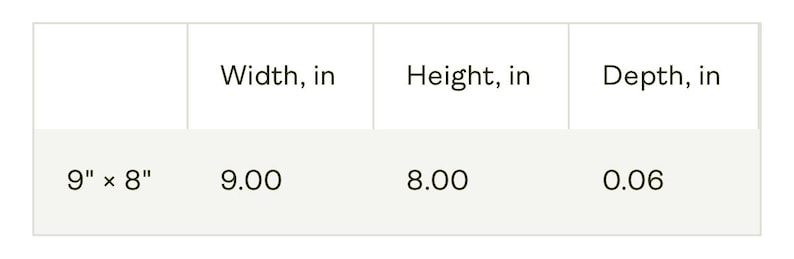 K&ouml;nnte beinhalten: Wei&szlig;er Hintergrund mit schwarzem Text. Der Text enth&auml;lt die W&ouml;rter "Width, in", "Height, in" und "Depth, in". Darunter die Ma&szlig;e: 9" x 8", 9.00, 8.00 und 0.06.
