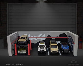 Pode incluir: Um diorama de uma garagem com quatro SUVs de brinquedo estacionados em locais designados. A garagem tem um esquema de cores branco e cinza com detalhes em vermelho. O texto "4x4" é visível na parede traseira. A frase "carros não incluídos" está na parte inferior.