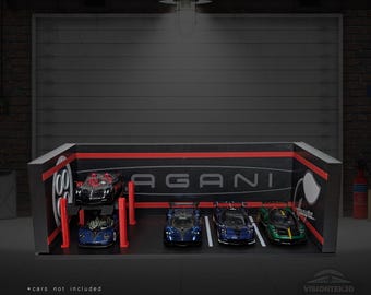 Pode incluir: Uma vitrine preta e vermelha com a palavra "PAGANI" em branco. A vitrine tem um tema de garagem com detalhes em vermelho e preto. Vários carros de brinquedo estão estacionados dentro da vitrine. O texto "cars not included" está na parte inferior.