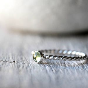 Sterling Silver Peridot Stacking Ring, patterned, rope, stackable 4mm cabochon, Made To Order Bild 5