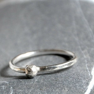 Silberring - stapelbarer Ring mit 4 mm Kugel - MADE TO ORDER