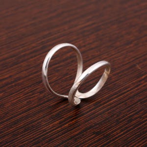 Adjustable Brass Wave Ring: Minimalist Open Band, Modern Statement