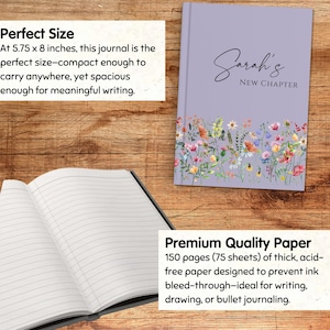 Puede incluir: Un diario lavanda con el texto "Sarah's New Chapter" y un dise&ntilde;o floral. El diario mide 14,6 x 20,3 cm y tiene p&aacute;ginas rayadas. El diario abierto muestra las p&aacute;ginas interiores.