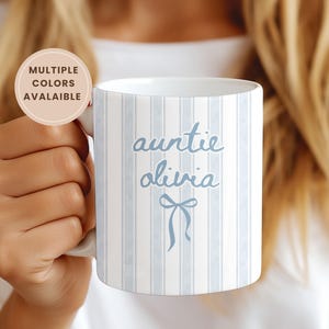 Benutzerdefinierte Name Auntie Tasse: Baby Ankündigung gestreifte Kaffeetasse für neue Tante, personalisierte neue Tante Geschenk, Tante Geburtstagsgeschenk, Schwangerschaft offenbaren