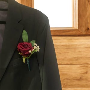 Buttonaire Gift- Ideal for Weddings, Prom, Races & Celebrations. Burgundy box of 3