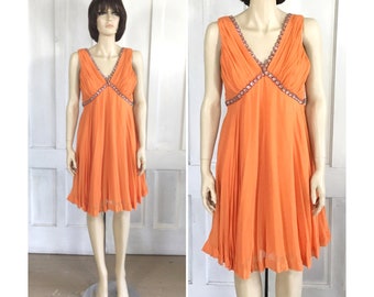 Robe de soirée vintage en mousseline de soie perlée des années 60 - Robe Go Go sans manches à col en V et taille empire - Robe de cocktail orange mod