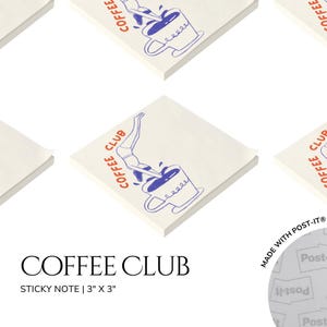 Może przedstawiać: Kremowe karteczki samoprzylepne z niebieskim i czerwonym wzorem. Wzór przedstawia osobę nurkującą w filiżance kawy, z czerwonym napisem "COFFEE CLUB". Każda notatka ma wymiary 7,6 cm x 7,6 cm.