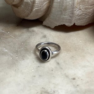 Sterlingzilveren ring met zwarte onyx