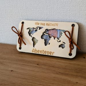 Tarjeta de madera «Para la próxima aventura»: regalo en efectivo para viajeros.