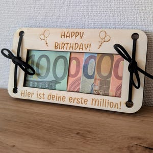 Holzkarte „Happy Birthday“ – Lustiges Geldgeschenk zur ersten Million