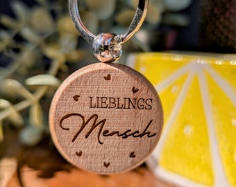 Wooden "Favorite Person" Keyring – Gift for Partner / Girlfriend / Mom – Laser Engraved