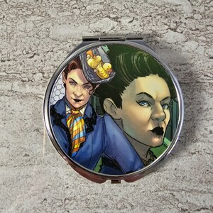 Unique Compact Mirror
