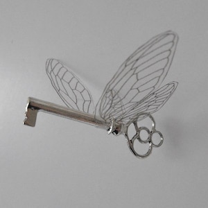 Winged &#39;magical&#39; key with large wings in shiny silver - SSHTLP